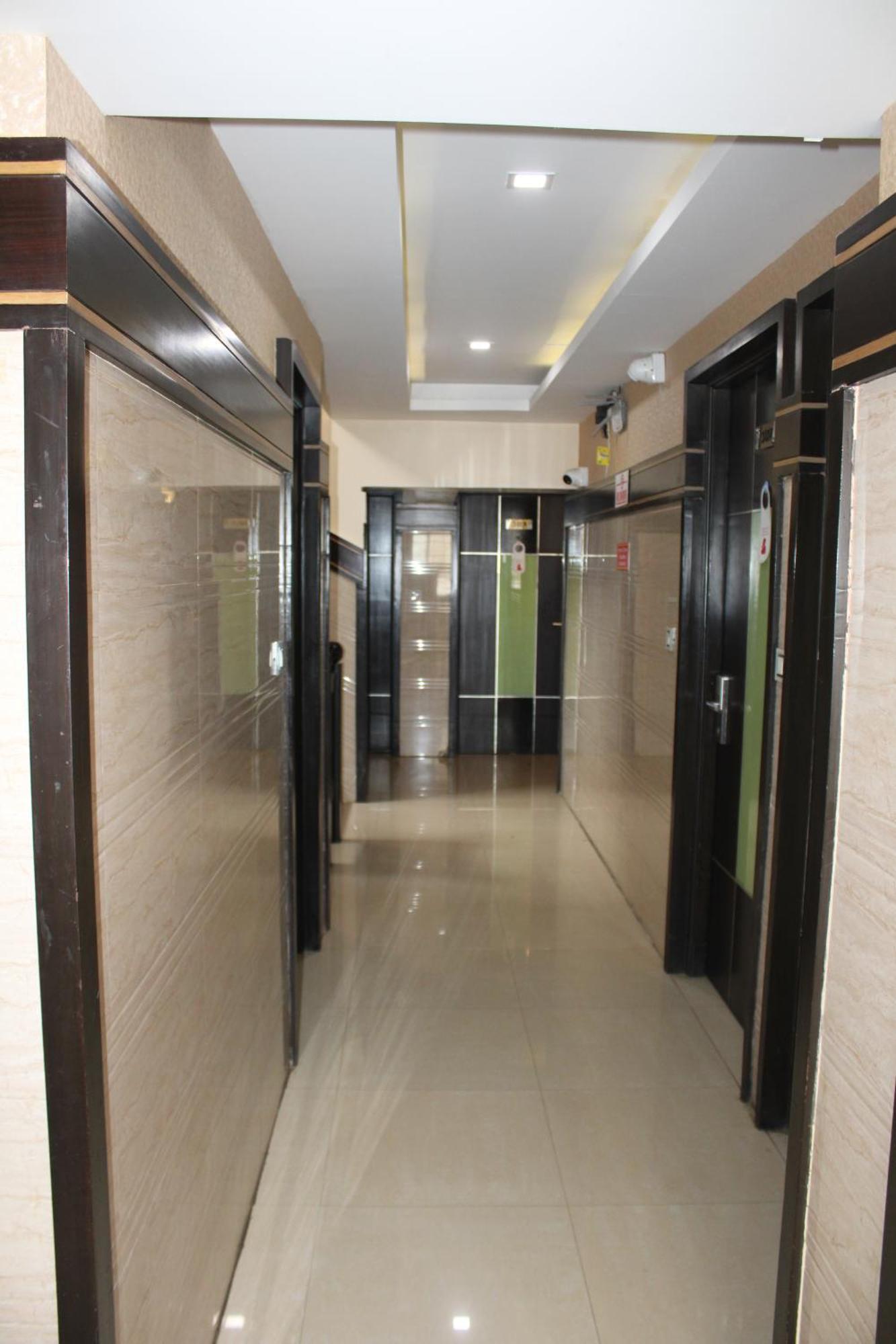 Vp International Hotel Bangalore Exterior foto