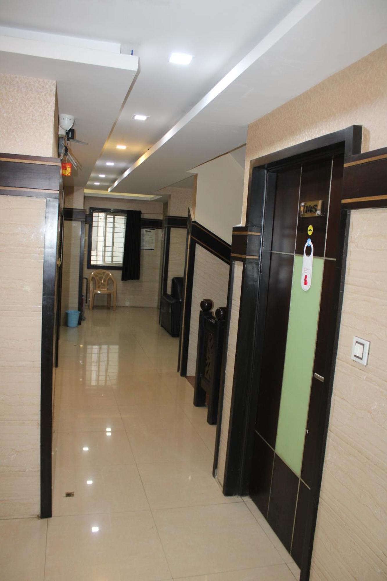 Vp International Hotel Bangalore Exterior foto