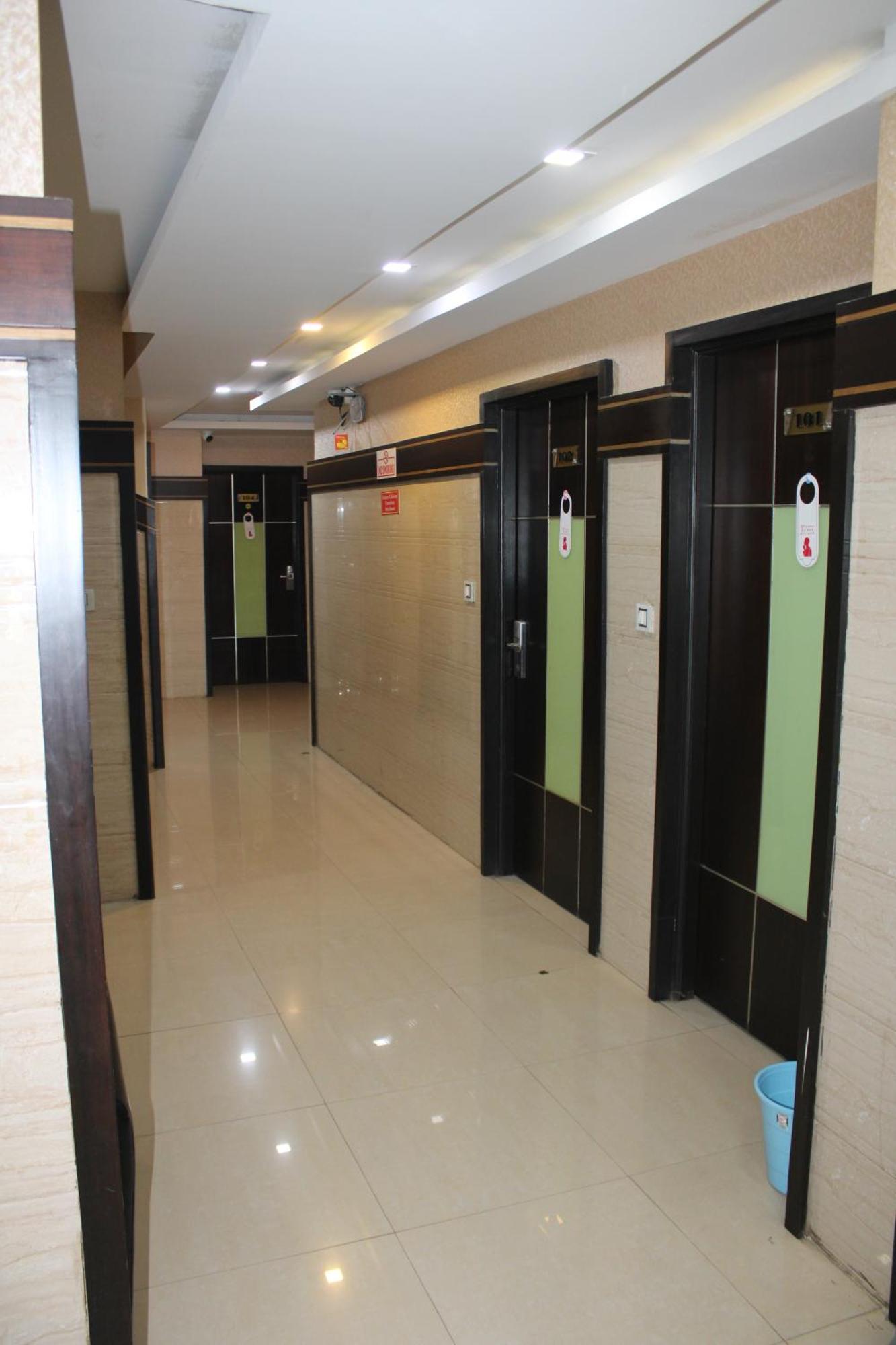 Vp International Hotel Bangalore Exterior foto