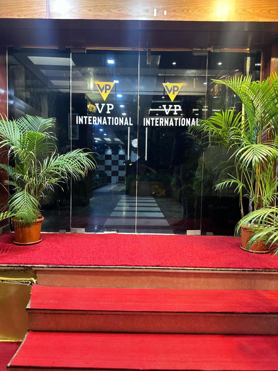Vp International Hotel Bangalore Exterior foto