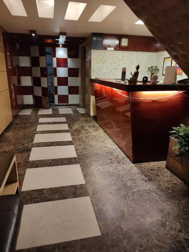 Vp International Hotel Bangalore Exterior foto
